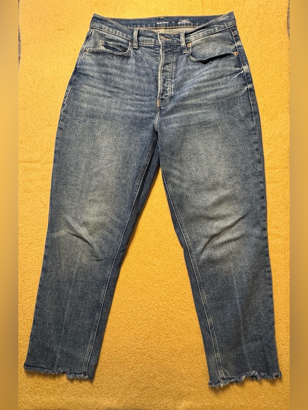 Old Navy Women's Curvy Sky-Hi Straight Jeans in Medium Blue